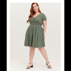 Torrid NWT green button dress